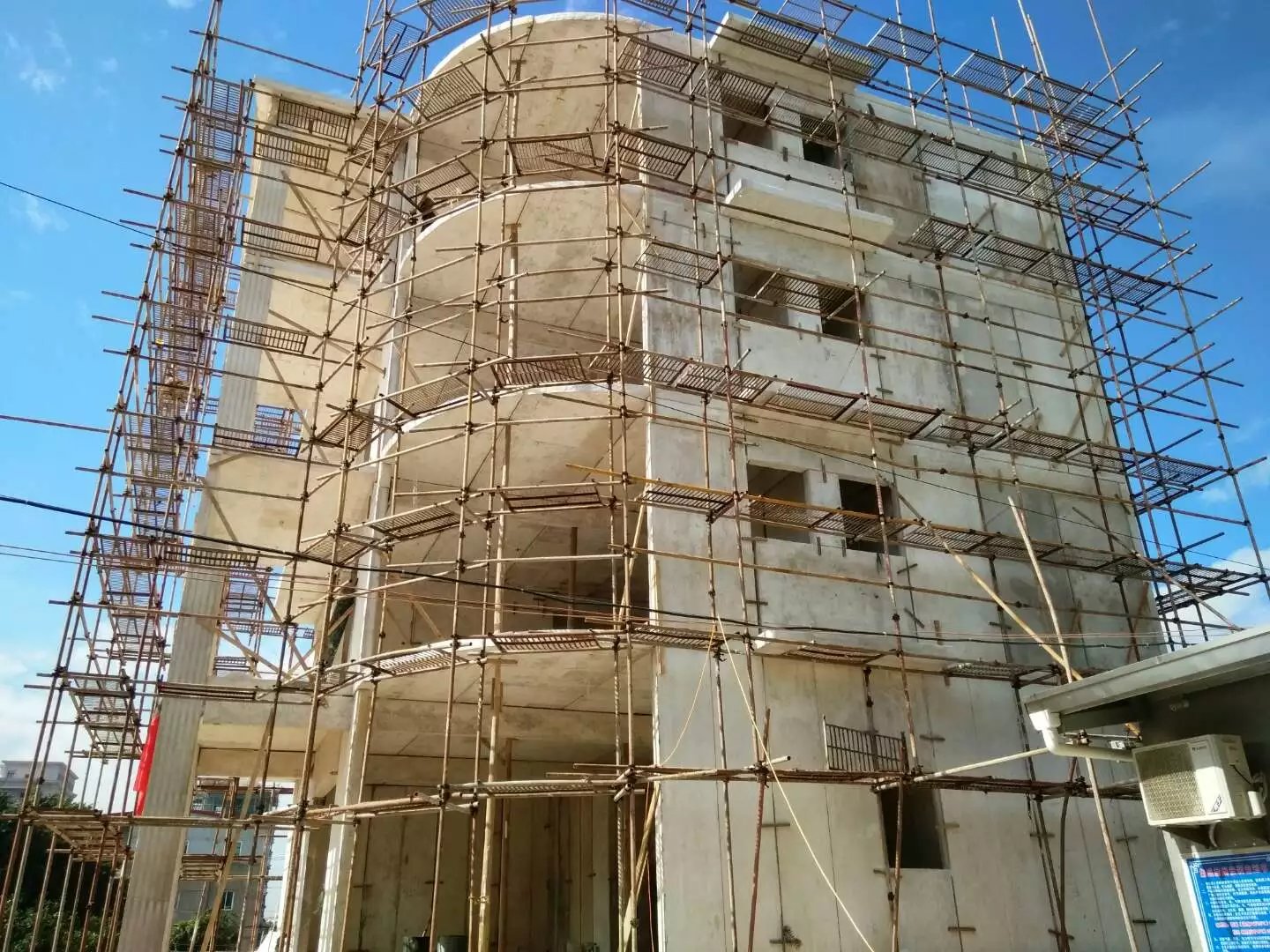 绥江星河绿色环保装配式建材在福建修建的五层别墅建筑